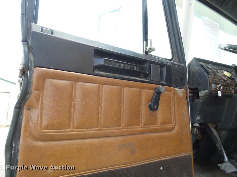 image for item DB7007 1994 Freightliner FLD fertilizer tender truck