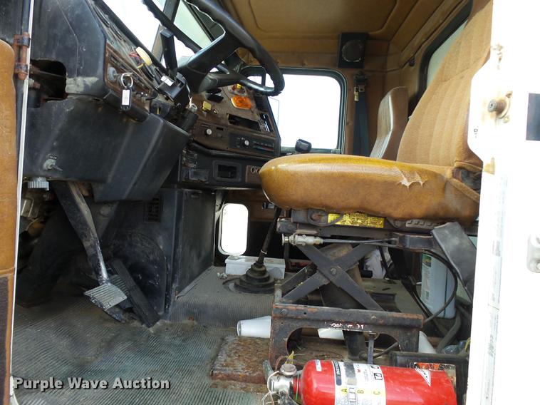 image for item DB7007 1994 Freightliner FLD fertilizer tender truck