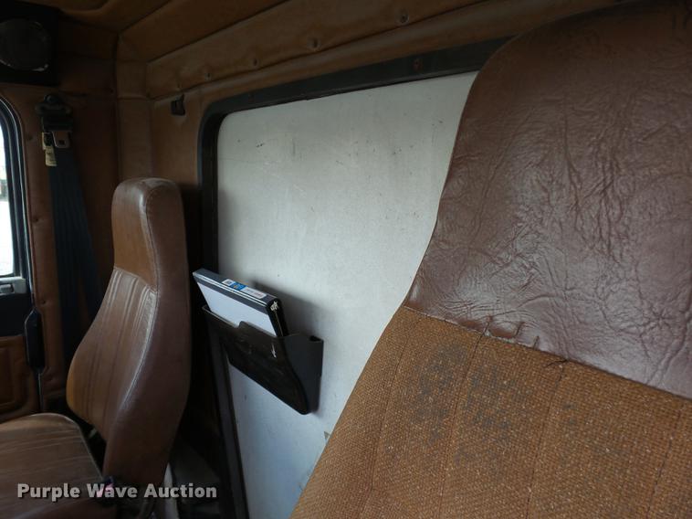 image for item DB7007 1994 Freightliner FLD fertilizer tender truck