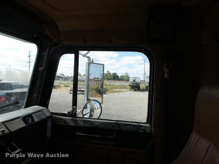 image for item DB7007 1994 Freightliner FLD fertilizer tender truck