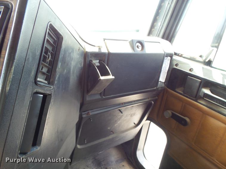 image for item DB7007 1994 Freightliner FLD fertilizer tender truck