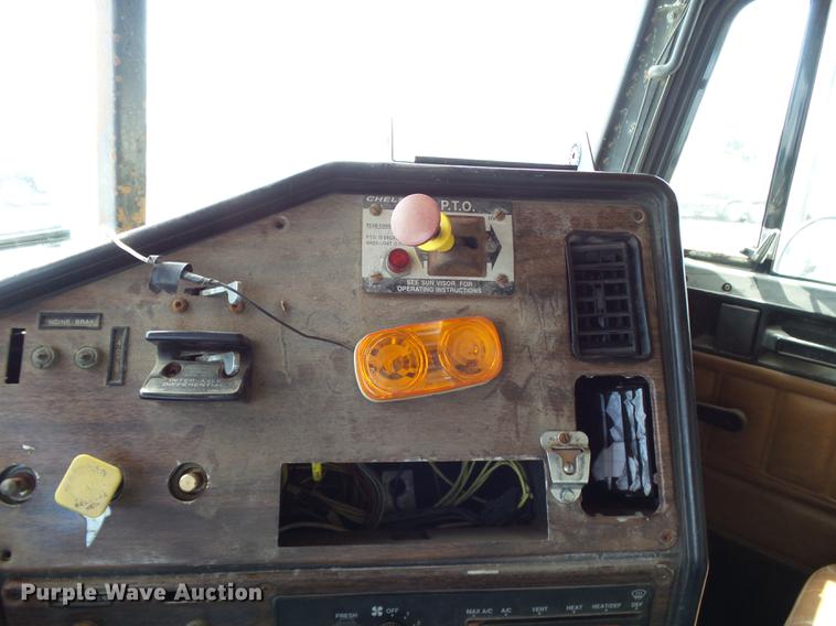 image for item DB7007 1994 Freightliner FLD fertilizer tender truck