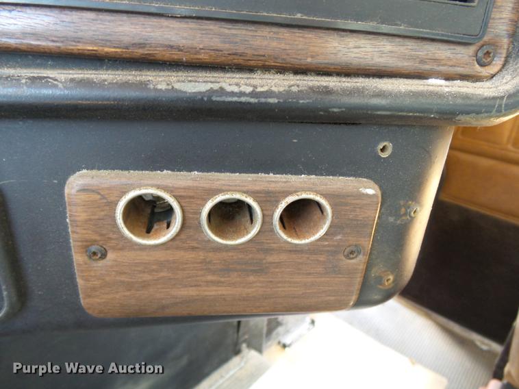 image for item DB7007 1994 Freightliner FLD fertilizer tender truck