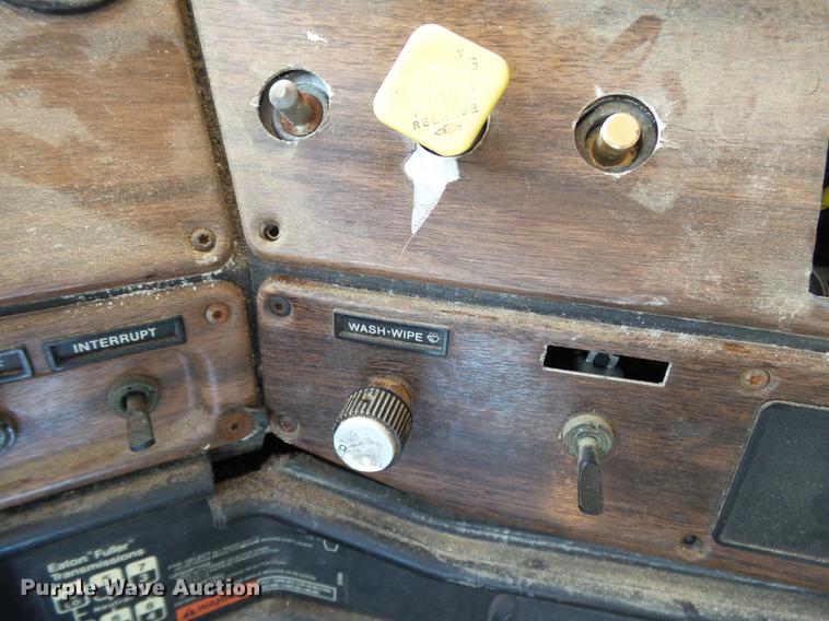 image for item DB7007 1994 Freightliner FLD fertilizer tender truck