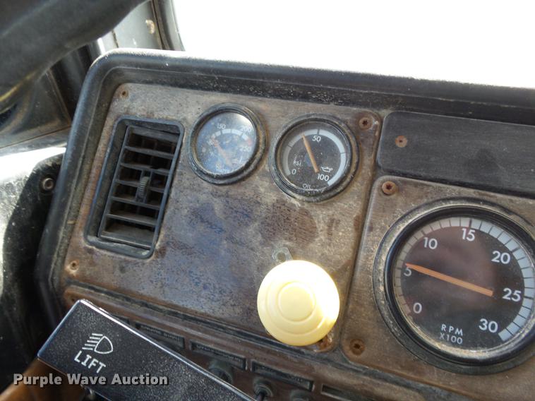 image for item DB7007 1994 Freightliner FLD fertilizer tender truck