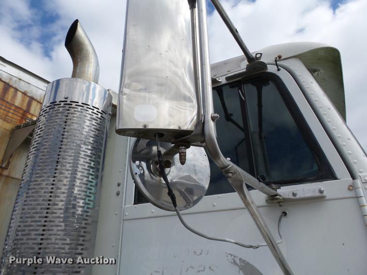 image for item DB7008 1996 Freightliner FLD fertilizer tender truck