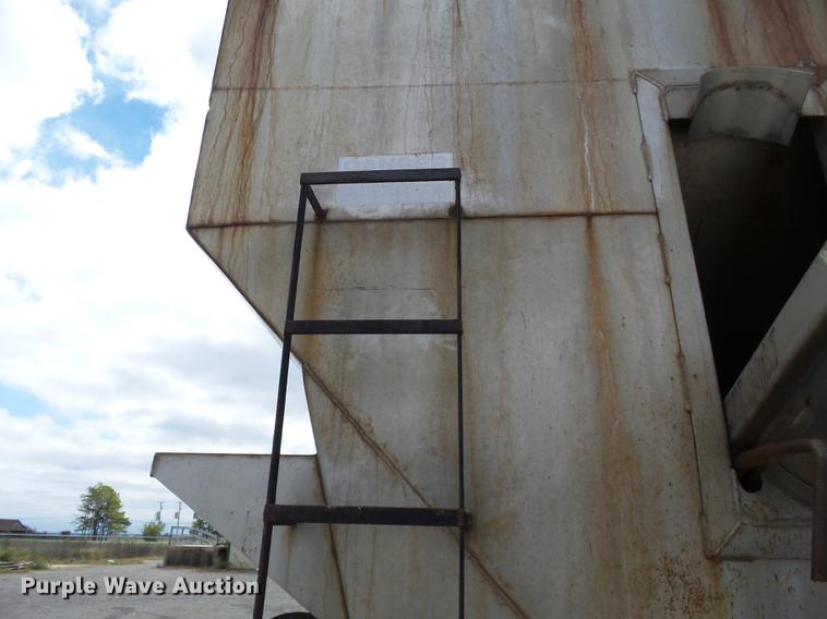 image for item DB7008 1996 Freightliner FLD fertilizer tender truck