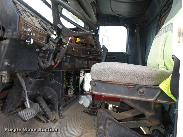 image for item DB7008 1996 Freightliner FLD fertilizer tender truck