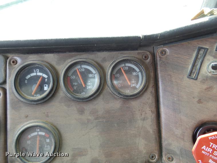 image for item DB7008 1996 Freightliner FLD fertilizer tender truck