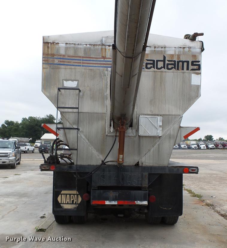 image for item DB7013 1994 International 9400 truck cab and chassis