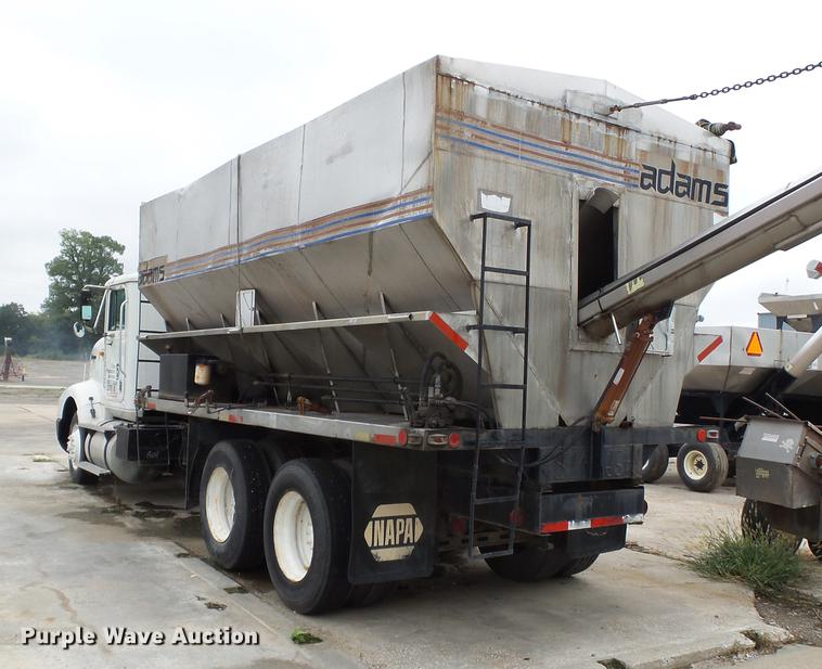 image for item DB7013 1994 International 9400 truck cab and chassis