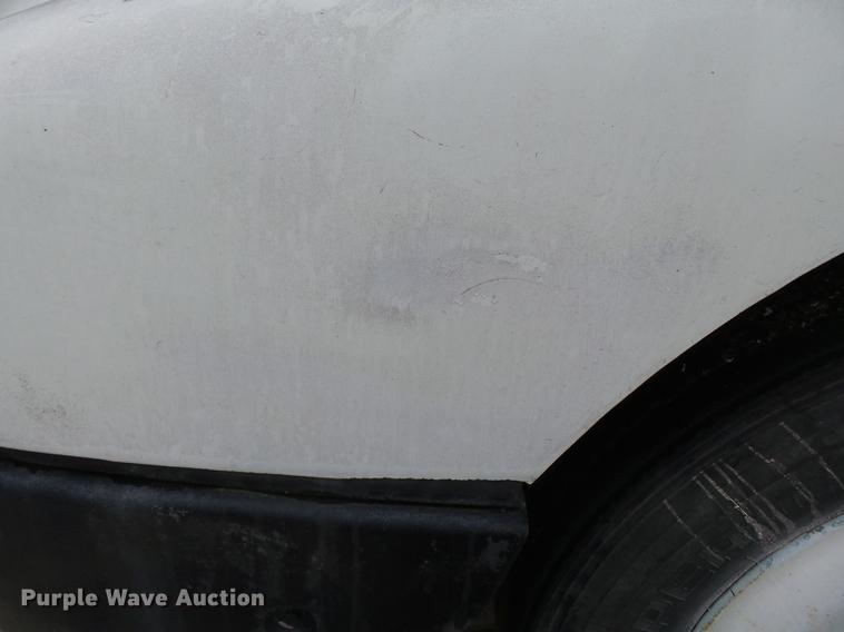 image for item DB7013 1994 International 9400 truck cab and chassis