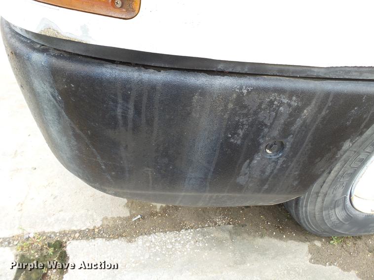 image for item DB7013 1994 International 9400 truck cab and chassis