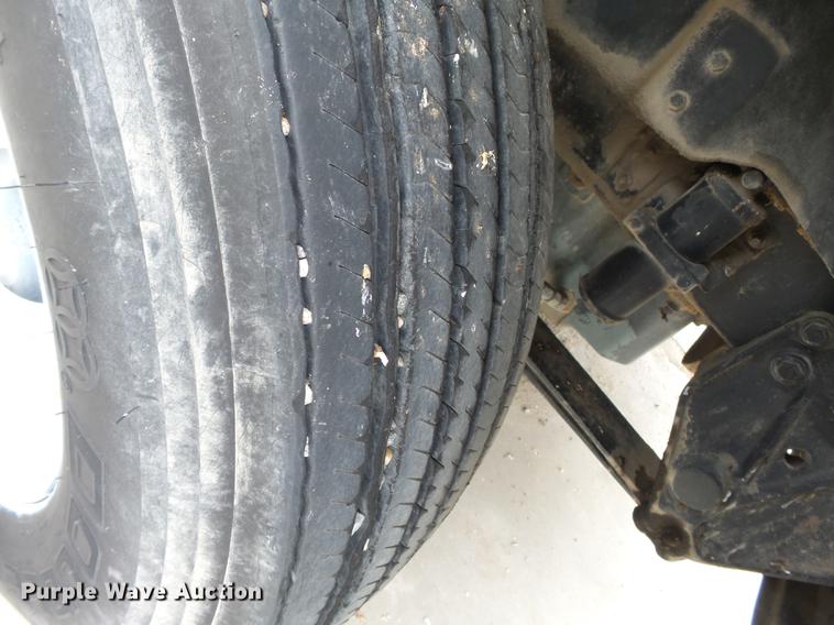 image for item DB7013 1994 International 9400 truck cab and chassis