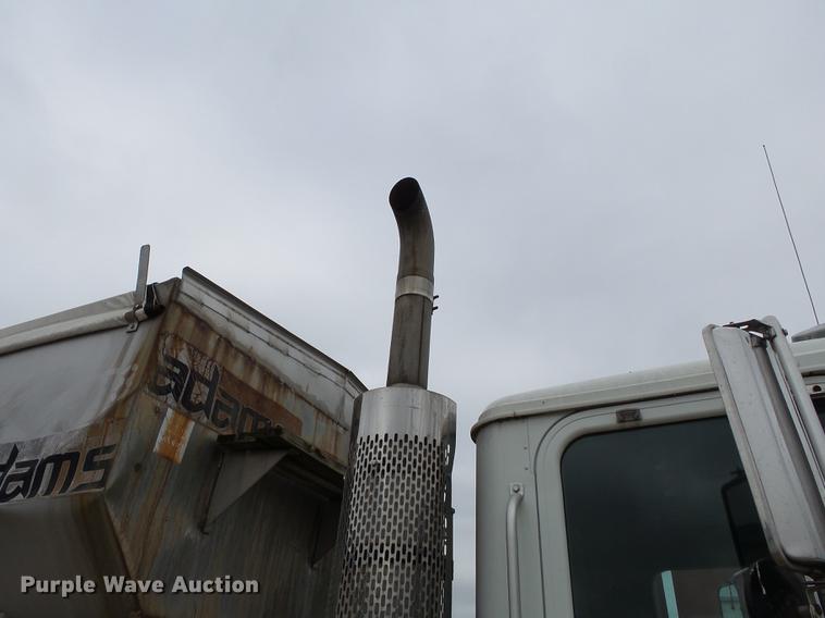 image for item DB7013 1994 International 9400 truck cab and chassis