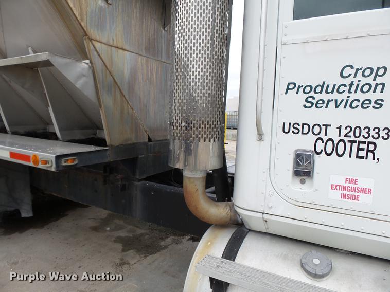 image for item DB7013 1994 International 9400 truck cab and chassis