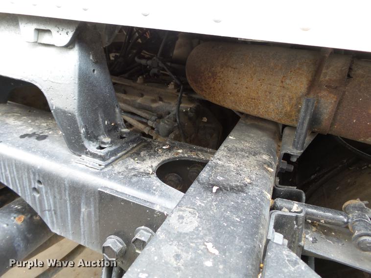 image for item DB7013 1994 International 9400 truck cab and chassis