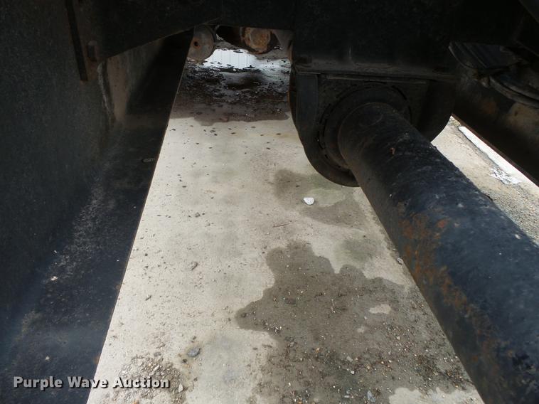 image for item DB7013 1994 International 9400 truck cab and chassis