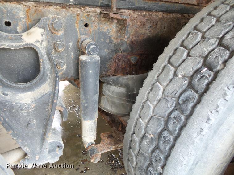 image for item DB7013 1994 International 9400 truck cab and chassis