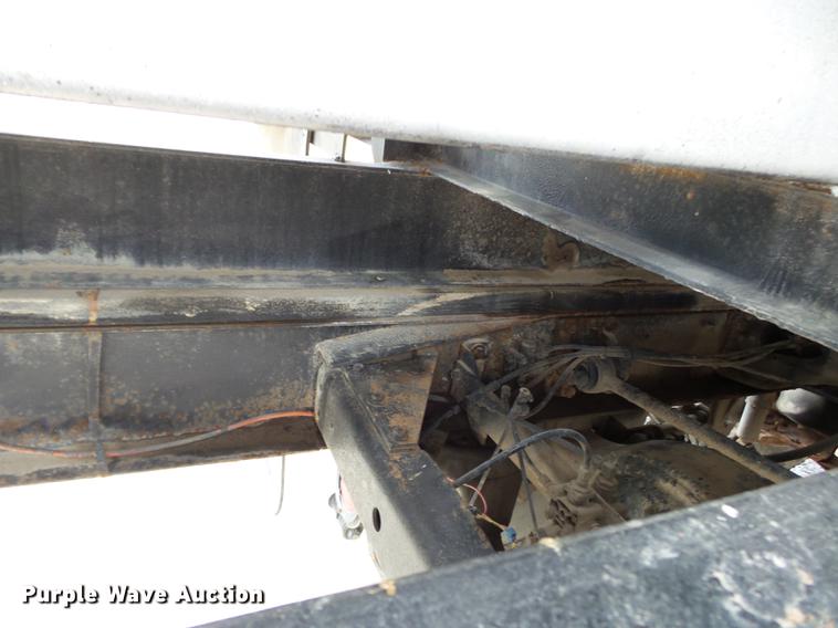 image for item DB7013 1994 International 9400 truck cab and chassis