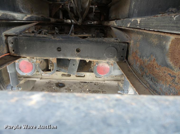 image for item DB7013 1994 International 9400 truck cab and chassis