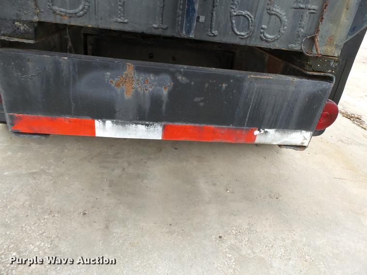 image for item DB7013 1994 International 9400 truck cab and chassis