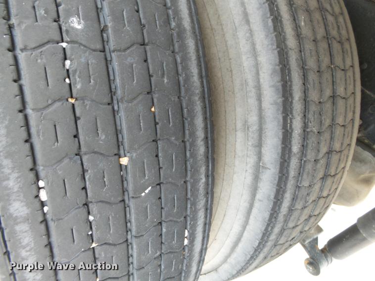 image for item DB7013 1994 International 9400 truck cab and chassis