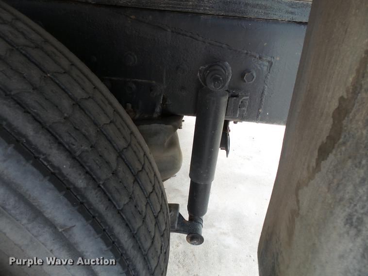 image for item DB7013 1994 International 9400 truck cab and chassis