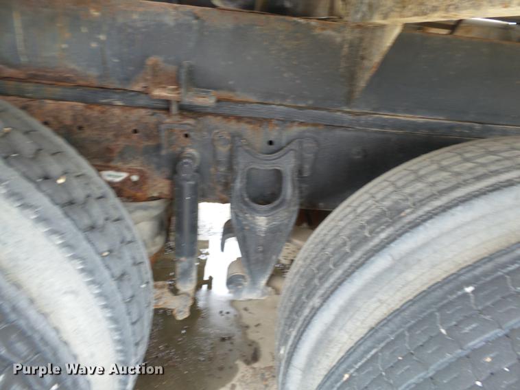 image for item DB7013 1994 International 9400 truck cab and chassis