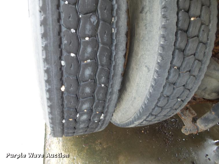 image for item DB7013 1994 International 9400 truck cab and chassis