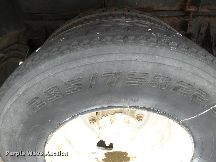 image for item DB7013 1994 International 9400 truck cab and chassis