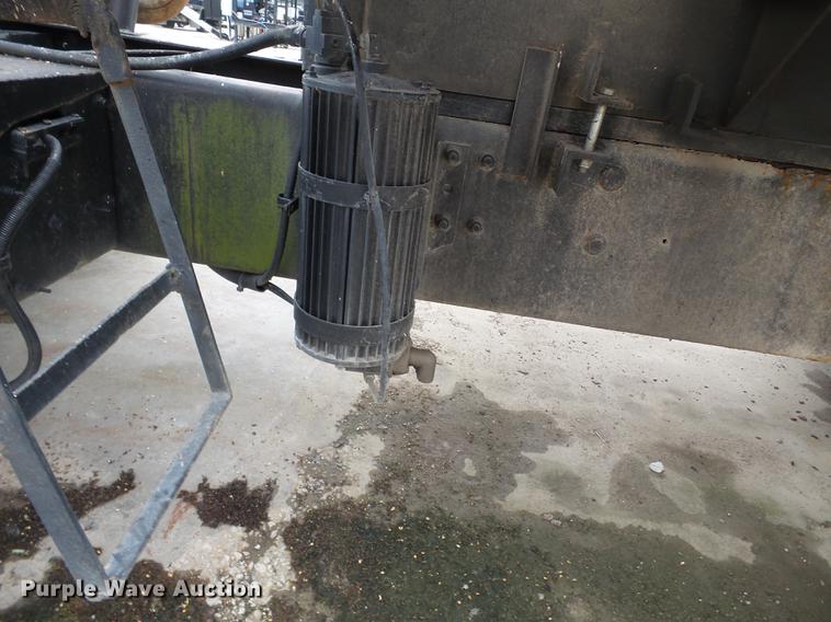 image for item DB7013 1994 International 9400 truck cab and chassis