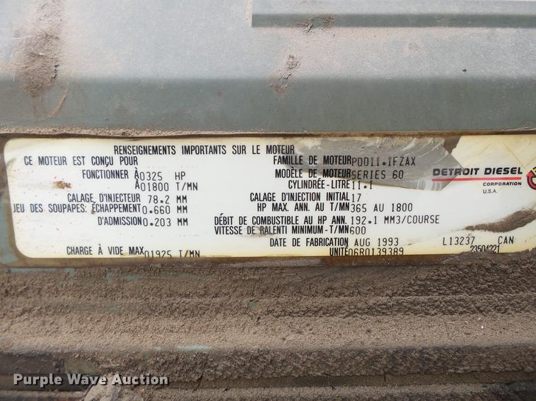 image for item DB7013 1994 International 9400 truck cab and chassis