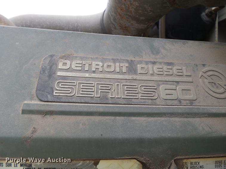 image for item DB7013 1994 International 9400 truck cab and chassis