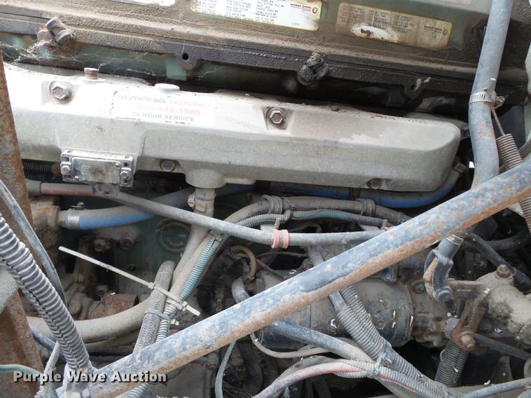 image for item DB7013 1994 International 9400 truck cab and chassis