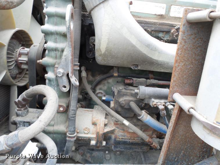 image for item DB7013 1994 International 9400 truck cab and chassis