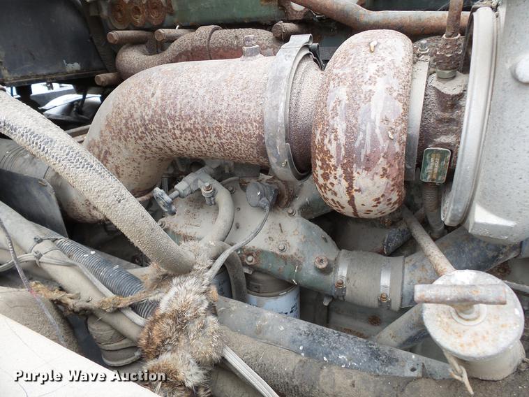 image for item DB7013 1994 International 9400 truck cab and chassis