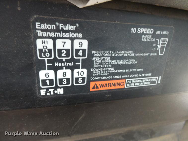 image for item DB7013 1994 International 9400 truck cab and chassis