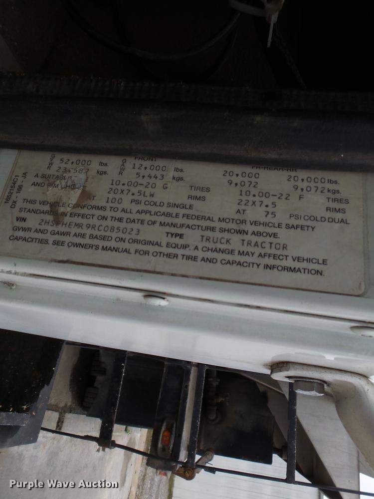 image for item DB7013 1994 International 9400 truck cab and chassis