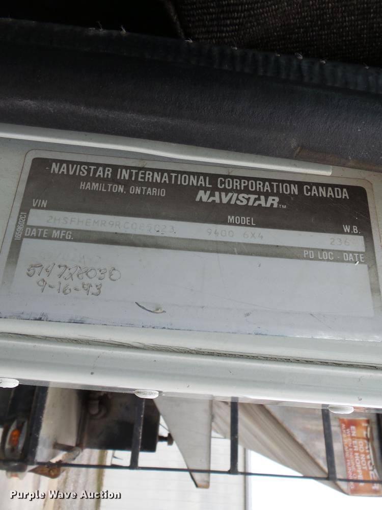 image for item DB7013 1994 International 9400 truck cab and chassis