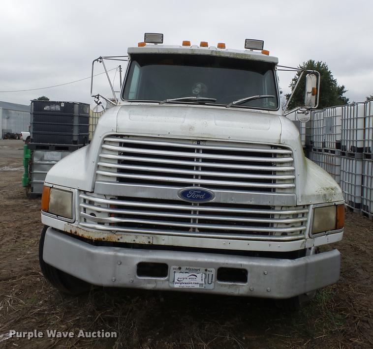 image for item DB7014 1992 Ford LTL9000 truck cab and chassis