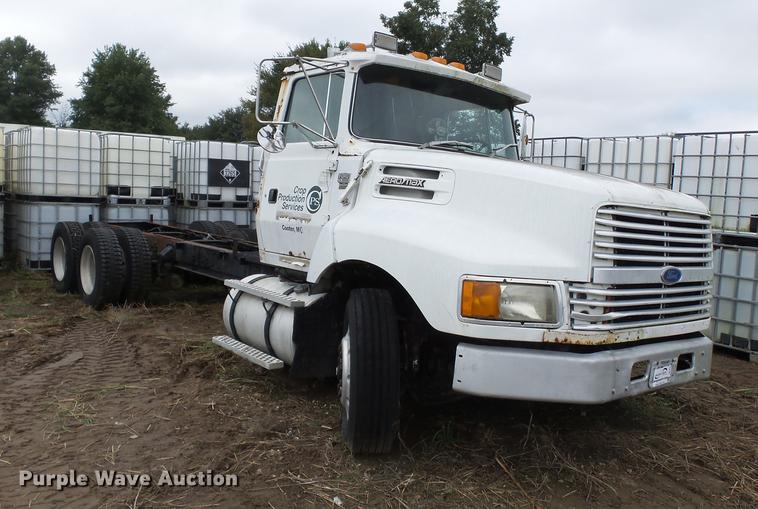 image for item DB7014 1992 Ford LTL9000 truck cab and chassis