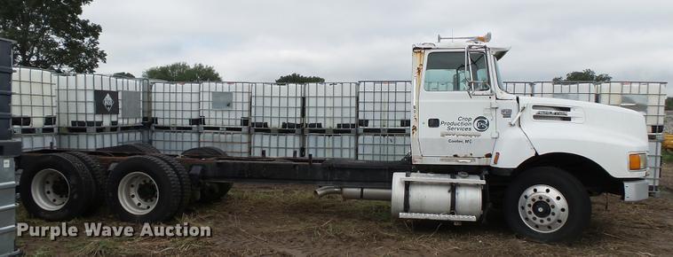 image for item DB7014 1992 Ford LTL9000 truck cab and chassis