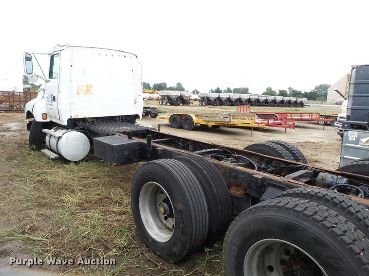 image for item DB7014 1992 Ford LTL9000 truck cab and chassis