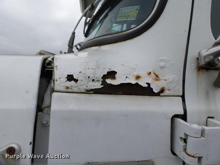 image for item DB7014 1992 Ford LTL9000 truck cab and chassis