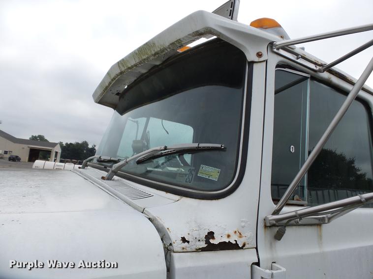 image for item DB7014 1992 Ford LTL9000 truck cab and chassis