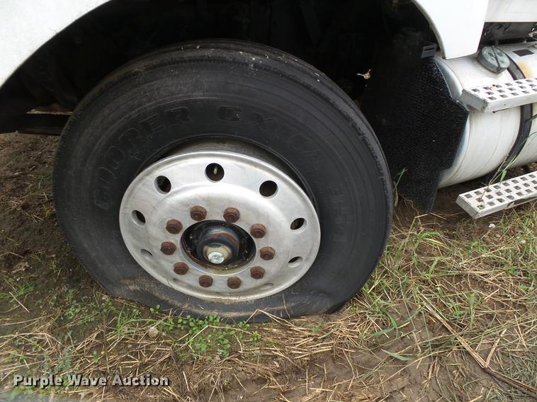 image for item DB7014 1992 Ford LTL9000 truck cab and chassis