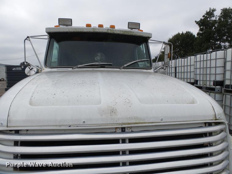 image for item DB7014 1992 Ford LTL9000 truck cab and chassis