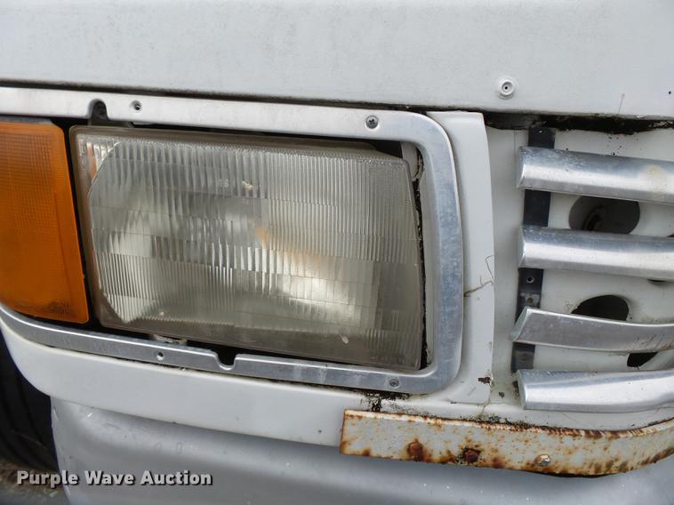 image for item DB7014 1992 Ford LTL9000 truck cab and chassis