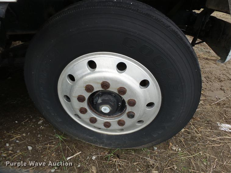 image for item DB7014 1992 Ford LTL9000 truck cab and chassis